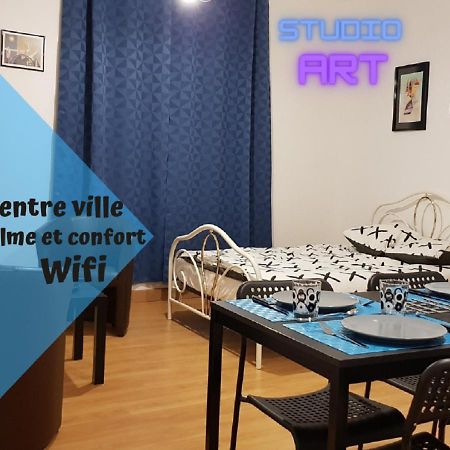 **Studio Art - 30M2 - Centre Ville** شالو أو شُمْبانيِ المظهر الخارجي الصورة